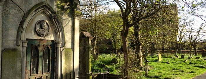 Brompton Cemetery is one of London.