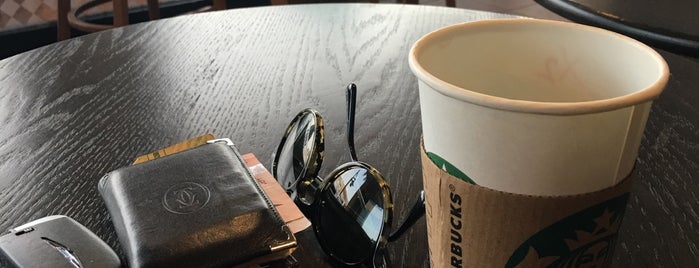 Starbucks is one of Posti che sono piaciuti a HALA.