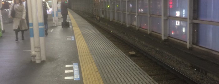 Platforms 1-2 is one of 街.