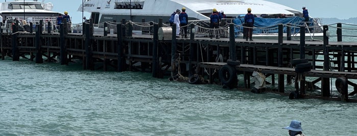 Lomprayah Catamaran Pier | Mae Nam is one of Самуи.