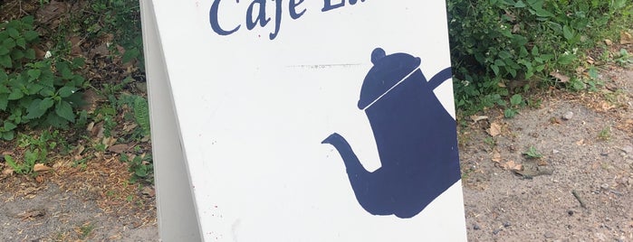 Café Eden is one of Berlim.