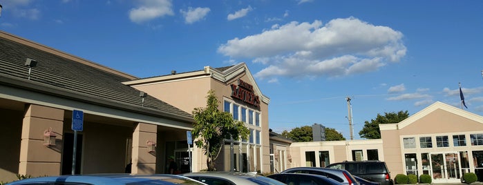 Francis Xavier's Restaurant is one of Tempat yang Disukai Pat.