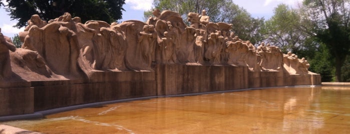 Lorado Taft's "Fountain of Time" is one of Lieux qui ont plu à Angie.