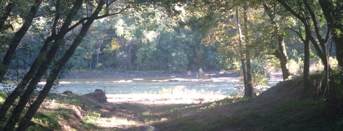 Shenandoah River is one of Lugares favoritos de Angie.