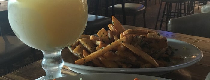 Schooners Patio Grille is one of The 15 Best Places for French Fries in Santa Clarita.