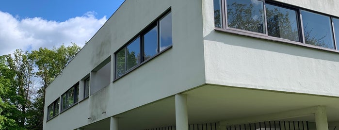 Villa Savoye is one of Région Parisienne.