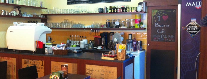 Buena Cafe is one of สถานที่ที่บันทึกไว้ของ Martin.