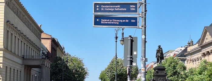 Unter den Linden is one of Berlín.