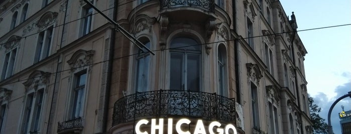 Chicago Bar & Grill is one of Tempat yang Disukai Petr.