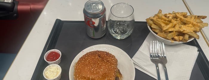 Bleecker Burger is one of UK Summer 2022 رحلة بريطانيا.