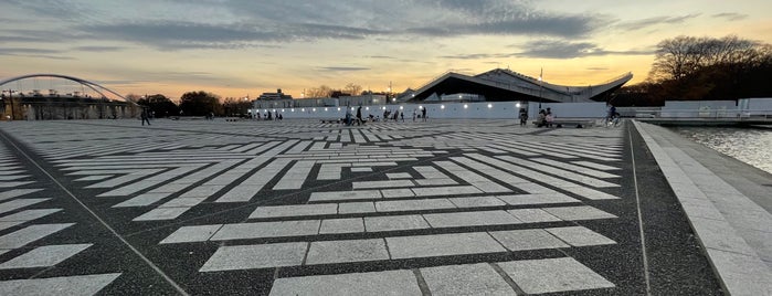 Central square is one of 公園_東京都.