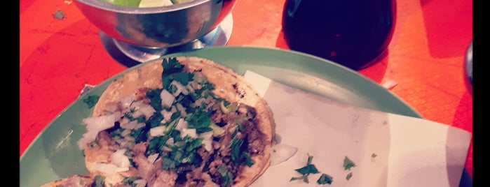 Tacos Zarate is one of Lugares favoritos de Jess.