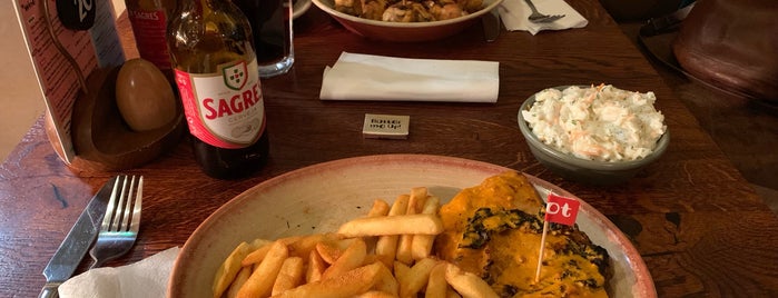 Nando's is one of Lugares favoritos de David.