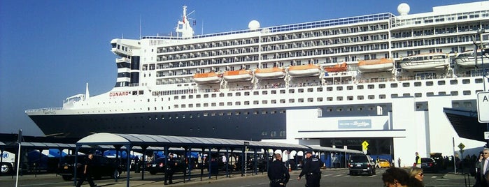 Brooklyn Cruise Terminal is one of Loriさんのお気に入りスポット.