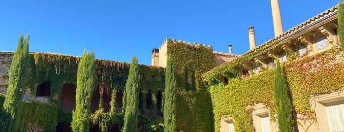 Palacio de los Duques de Villahermosa is one of Cristinaさんのお気に入りスポット.