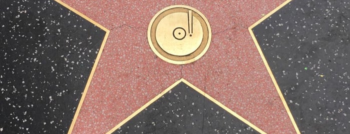 Hollywood Walk of Fame is one of Orte, die hussain gefallen.