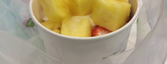 Yogurtland is one of The 9 Best Places with Late Night Snacks in Northridge, Los Angeles.