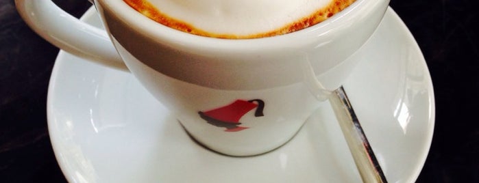 1 Kahve is one of Beyoglu'nda gezerim.