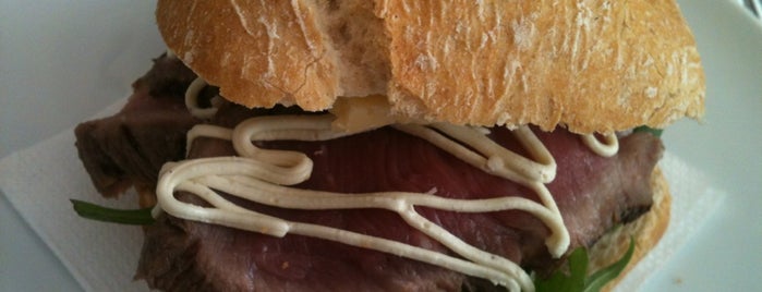 Zázá is one of Snack.