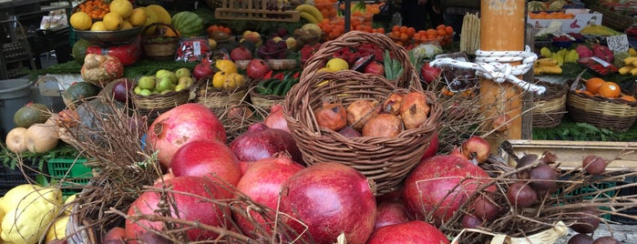 Campo de' Fiori is one of Rome Trip - Planning List.