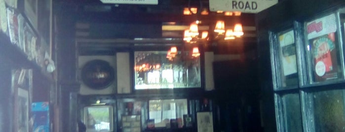 Blythe Hill Tavern is one of Tempat yang Disukai Carl.