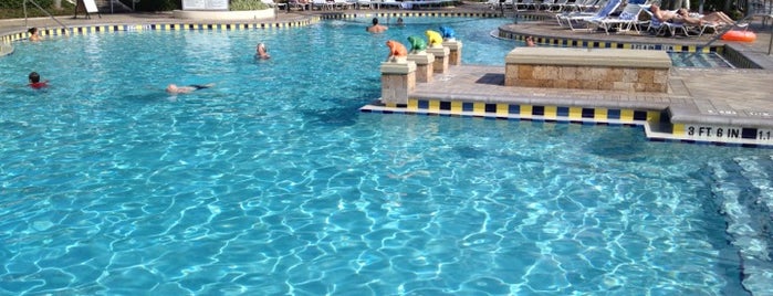 Cypress Harbor Pool is one of Suzさんのお気に入りスポット.
