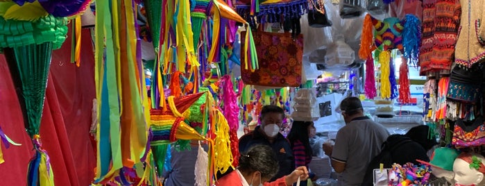 Mercado de Coyoacán is one of Tempat yang Disimpan Justin.