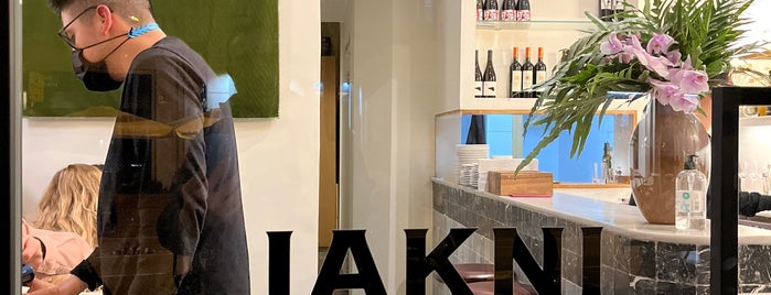 Iakni is one of Bars i restaurants de Barcelona que SI.