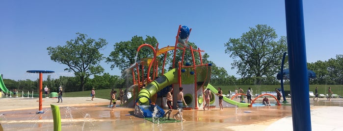 Rolling Hills Water Park is one of KID FRIENDLY things to do near Detroit.