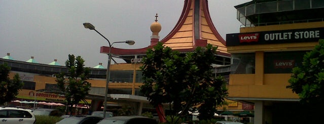 cibubur squaree is one of Dee’s Liked Places.