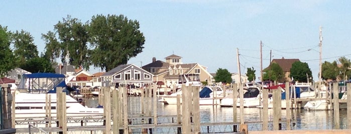 Beach Street Bar &Grille is one of Lakeside-Marblehead.