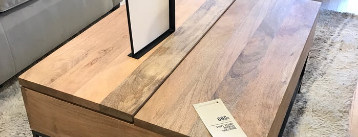 West Elm is one of Nateさんのお気に入りスポット.