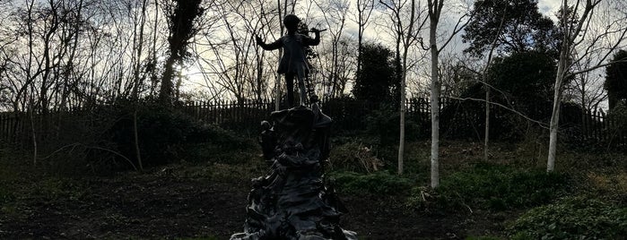 Peter Pan Statue is one of MyLondonSightseeingList.