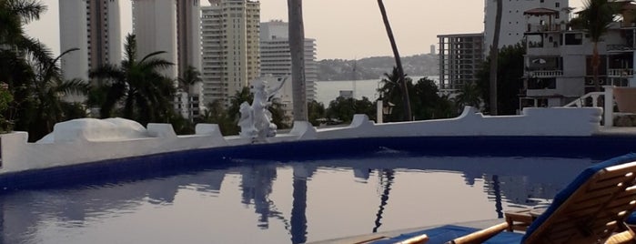 Villa Vera Spa & Racquet Club Hotel Acapulco is one of Lugares favoritos de Paö.