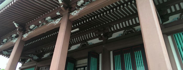 紫雲山 光明寺 is one of Shrines & Temples.