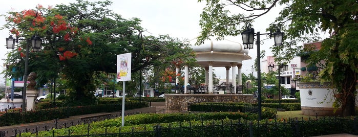 Parque Unión is one of Locais curtidos por Omar.