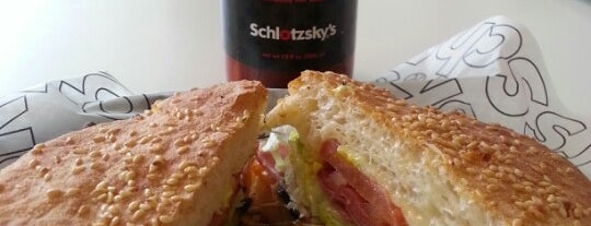 Schlotzsky's is one of Danielさんのお気に入りスポット.