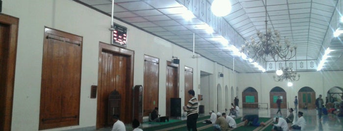 Masjid Jami' Kauman Pekalongan is one of Home town.