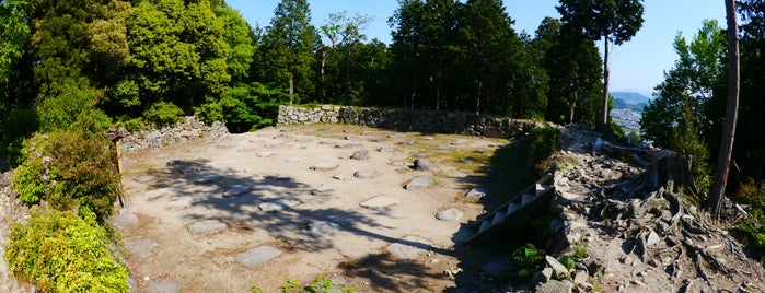 Azuchi Castle Ruins is one of 軍師官兵衛ゆかりのスポット.