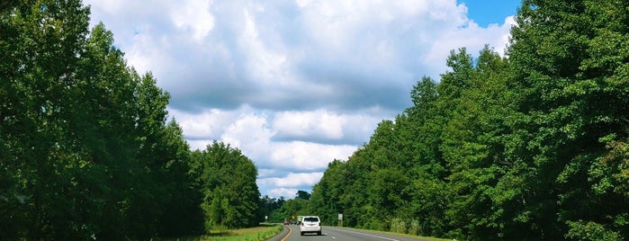 Veterans Memorial Highway is one of On The Road.