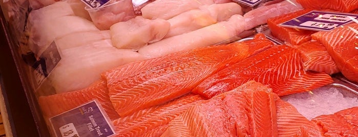 John Yi Fish Market is one of Lieux sauvegardés par Kimmie.