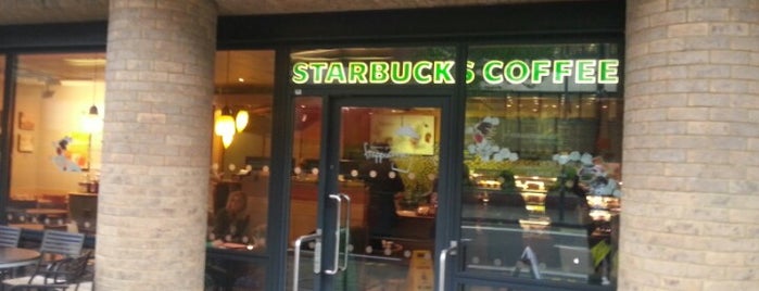 Starbucks is one of Orte, die Rob gefallen.