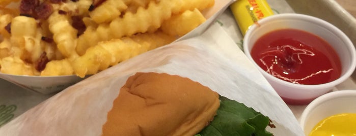 Shake Shack is one of Sirusさんのお気に入りスポット.