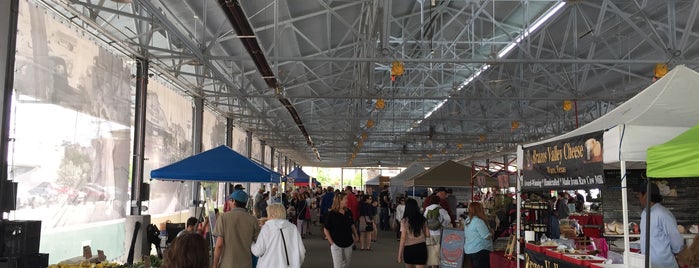 Dallas Farmers Market is one of Orte, die Sirus gefallen.