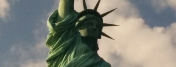 Statue de la Liberté is one of New York sights.