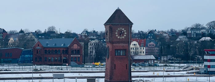 Holtenauer Schleusen is one of Kiel.