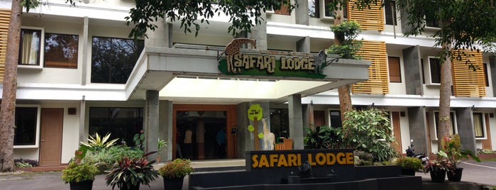 Safari Lodge & Caravan is one of Hotels.