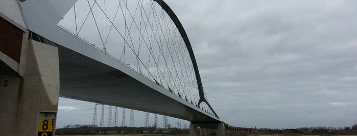 Waalbrug De Oversteek is one of Nijmegen / Arnhem + grens DE.