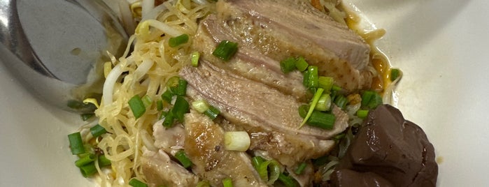 เล่าตั๊งห่านพะโล้ (鵝鹵名著陳老) is one of Favorite Restaurants.