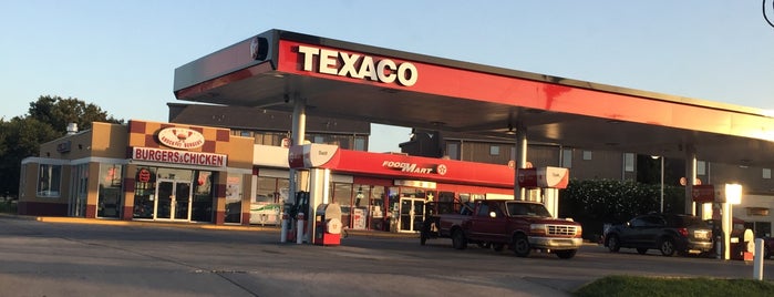Texaco Station Houston is one of Lugares favoritos de Moatz.
